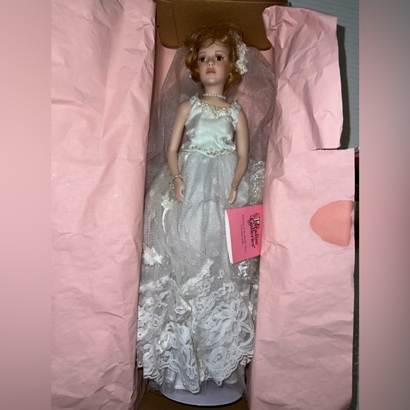 Paradise Gallery Porcelain Collection Doll - Picture 1 of 4